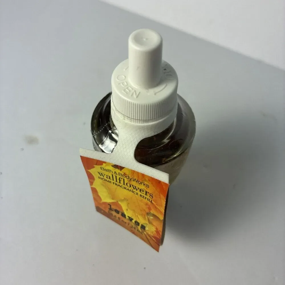 Bath & Body Works Leaves Wallflower Bulb Refill .8 oz